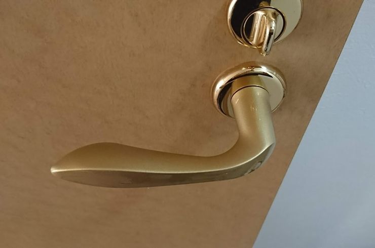 ドアノブの劣化 塗装 東京でフローリング補修が評判の当社へいただいたご感想